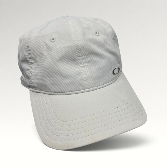 Raree Finds white Oakley Hydrolix performance hat with moisture-wicking polyester fabric and minimalist logo detail.