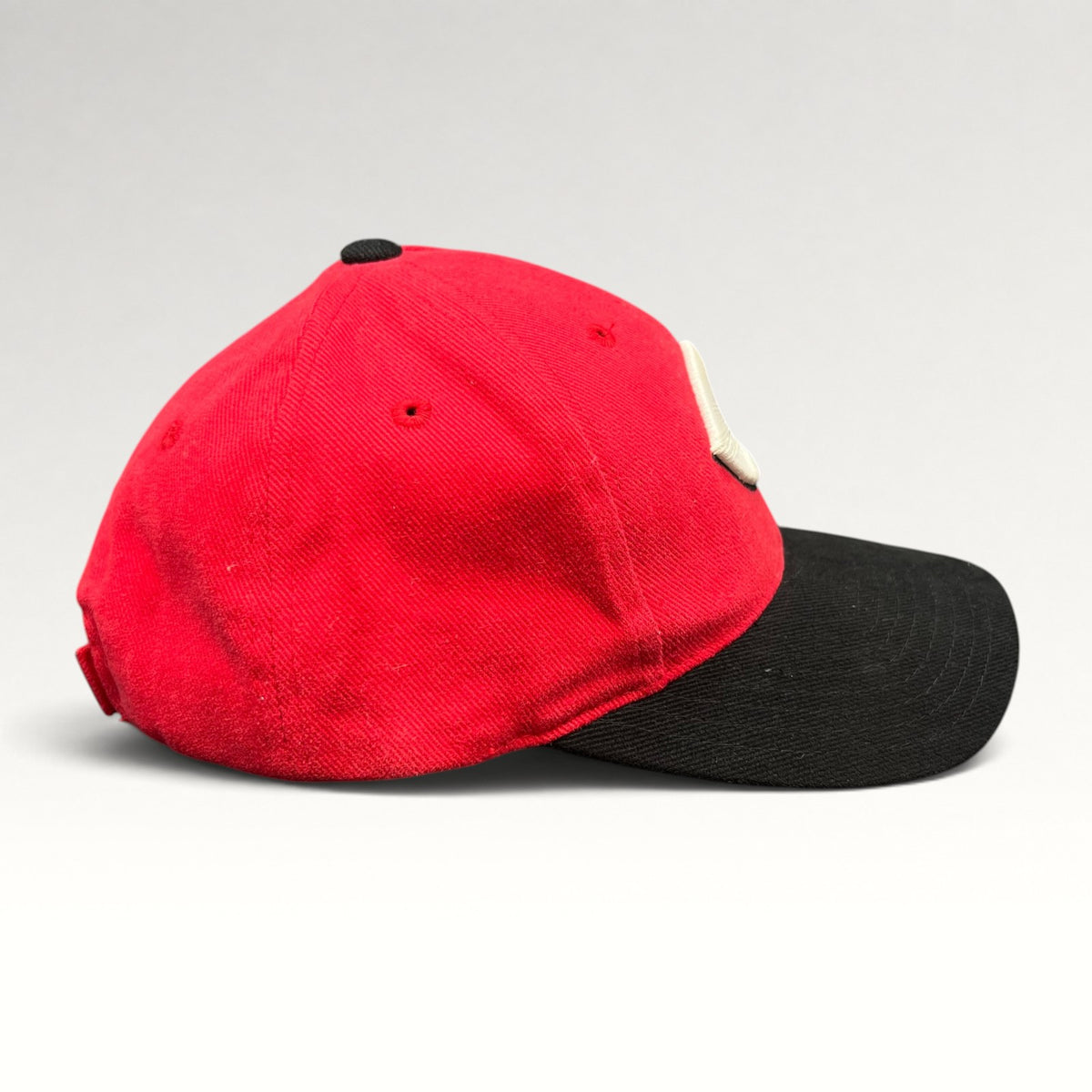 Cincinnati Reds Logo Athletic hat, opposite side view