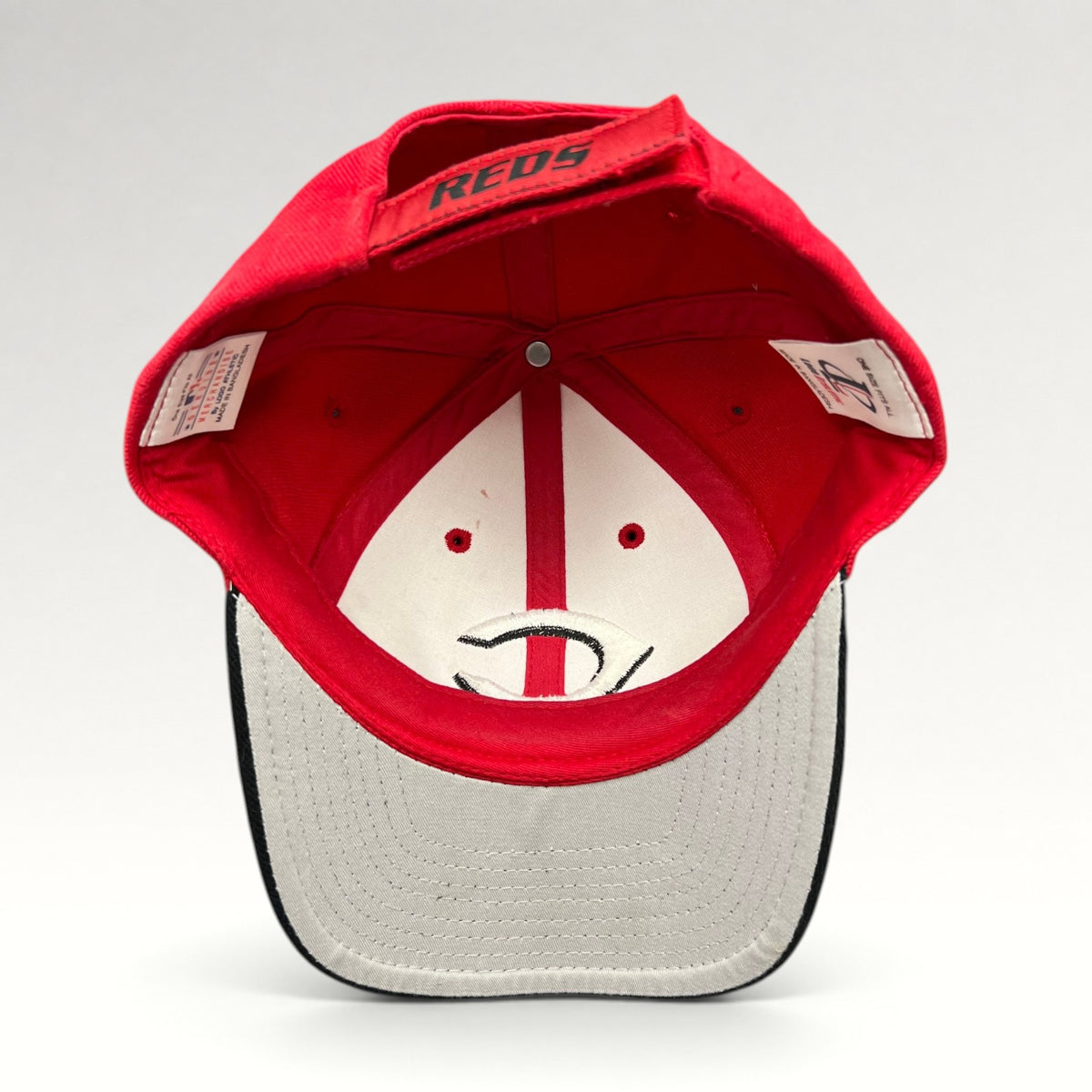 Cincinnati Reds Logo Athletic hat, interior and adjustable strap