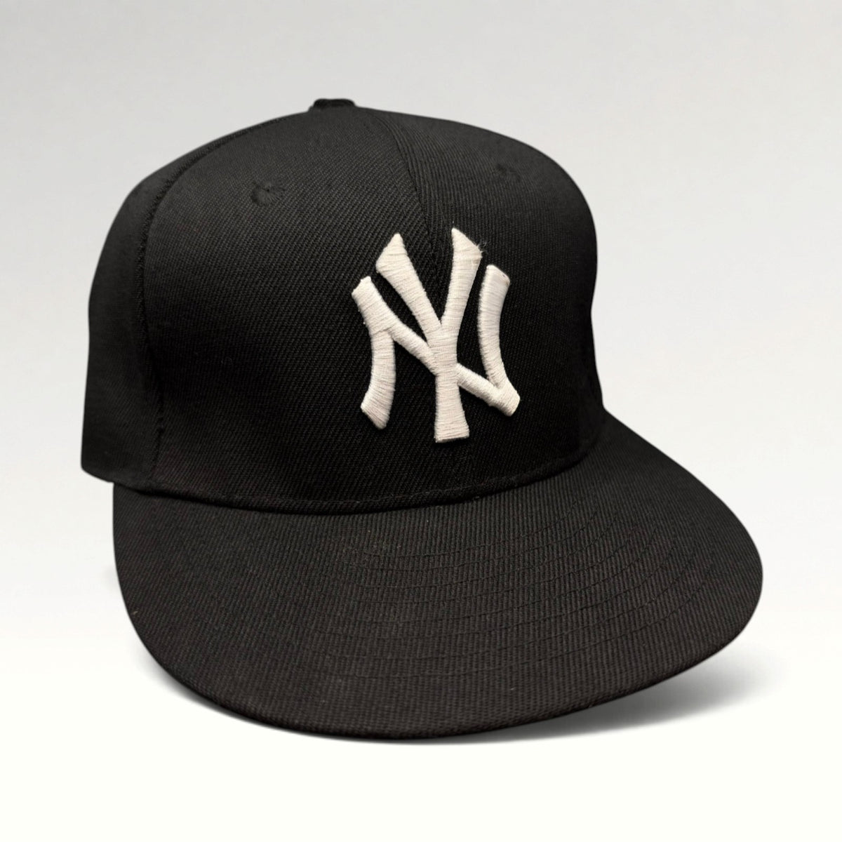 New York Yankees hat, photo 2