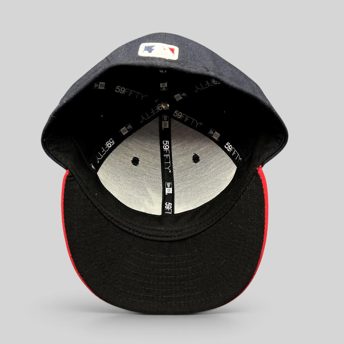 Raree Finds New Era 59FIFTY Atlanta Braves fitted hat showing the interior crown with branded taping and MLB logo