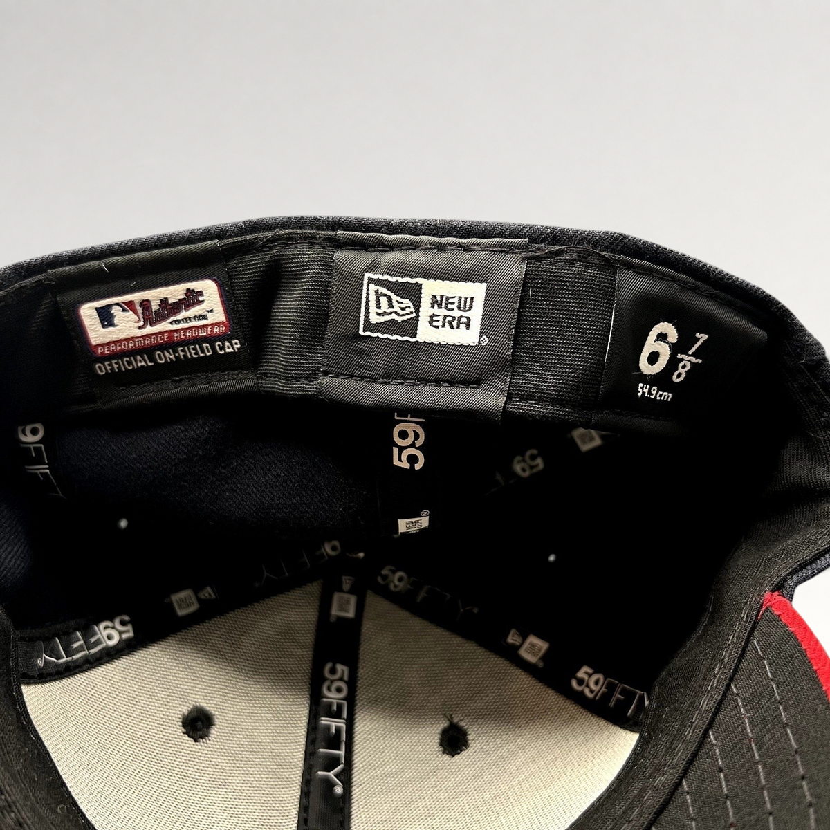 Raree Finds New Era 59FIFTY Atlanta Braves fitted hat interior showing size 6 7/8 label and authentic branding