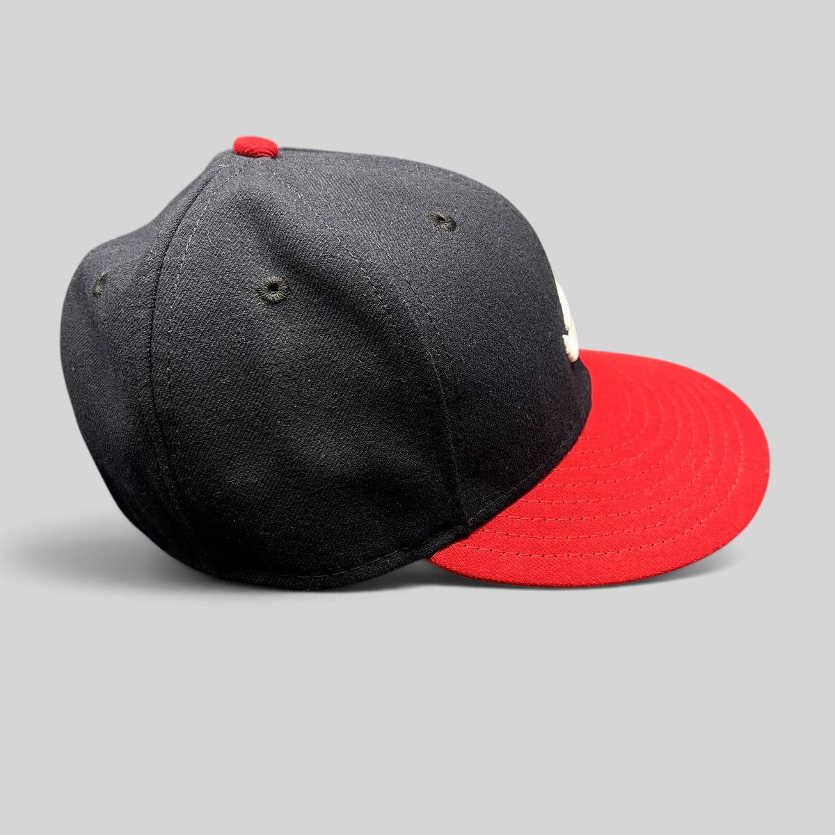 Raree Finds Atlanta Braves 59FIFTY fitted hat with navy crown, red visor, and embroidered logo on a grey background.