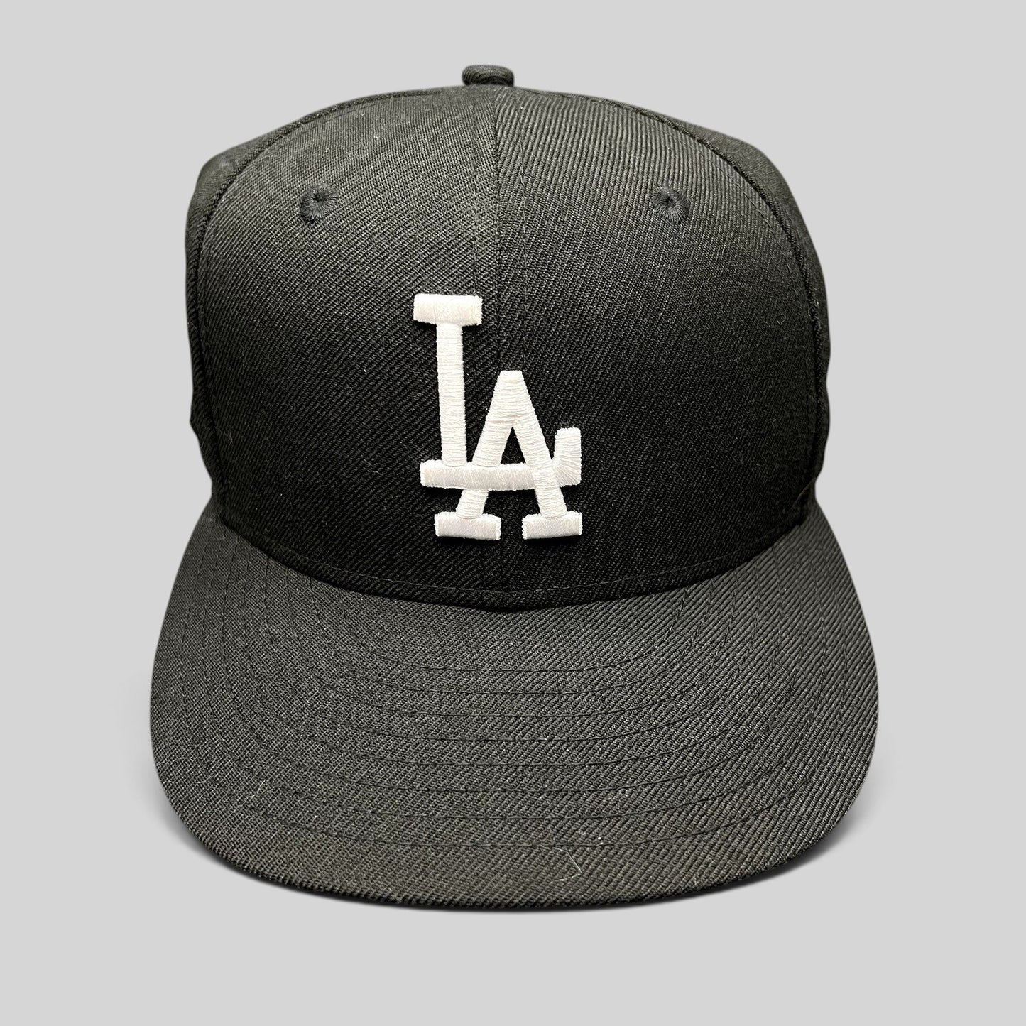 Raree Finds New Era LA Dodgers 59FIFTY fitted hat in black with white embroidered logo and flat brim