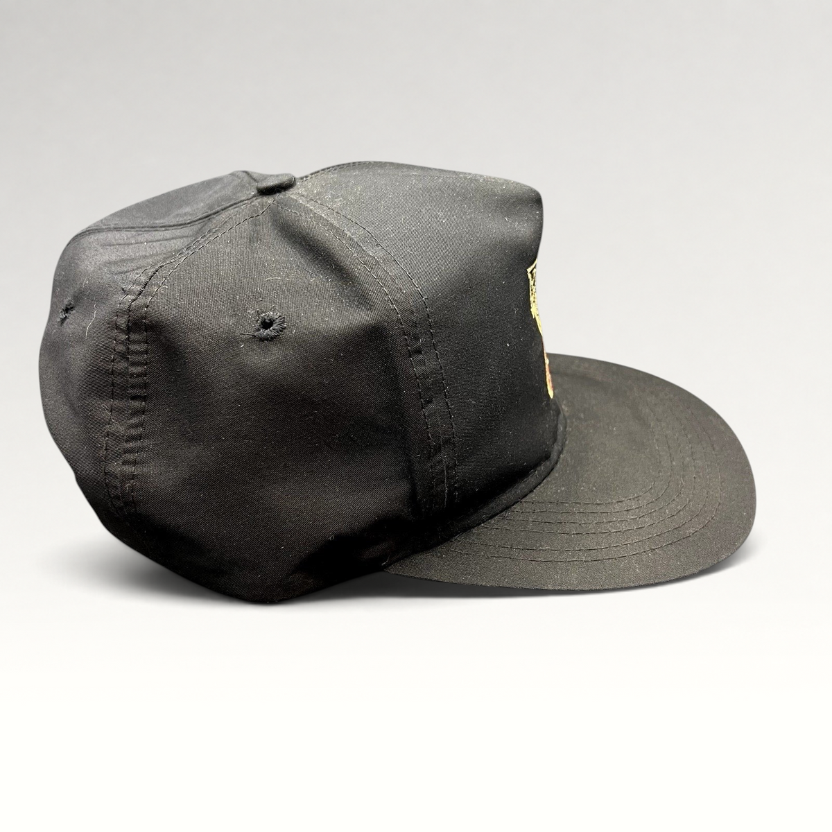 Raree Finds vintage black Black Velvet Whisky snapback hat with high-crown structured design and embroidered logo