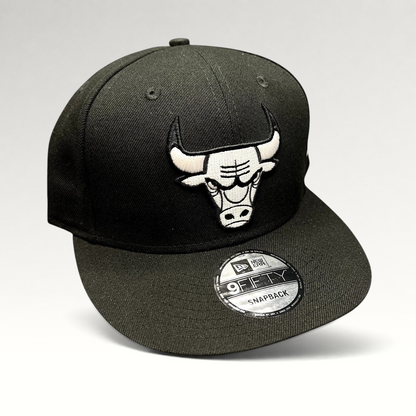 Raree Finds Chicago Bulls black and white 9FIFTY snapback hat with raised embroidered logo and flat visor