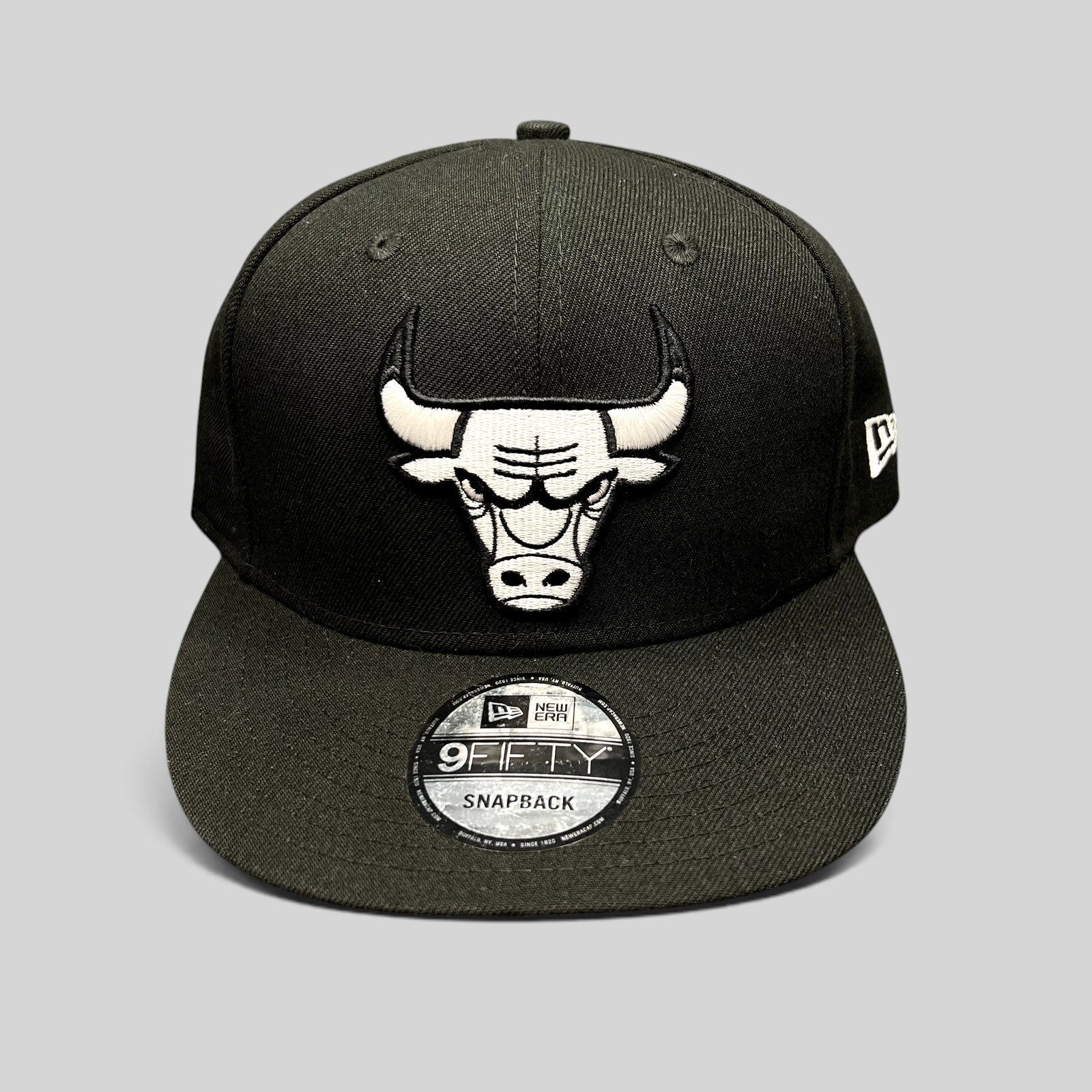 Raree Finds Chicago Bulls New Era 9FIFTY snapback hat in black with a white embroidered logo and flat visor