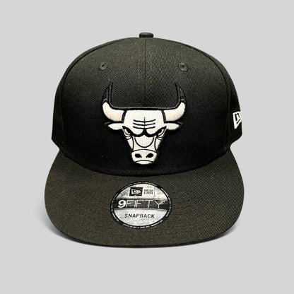 Raree Finds Chicago Bulls New Era 9FIFTY snapback hat in black with a white embroidered logo and flat visor