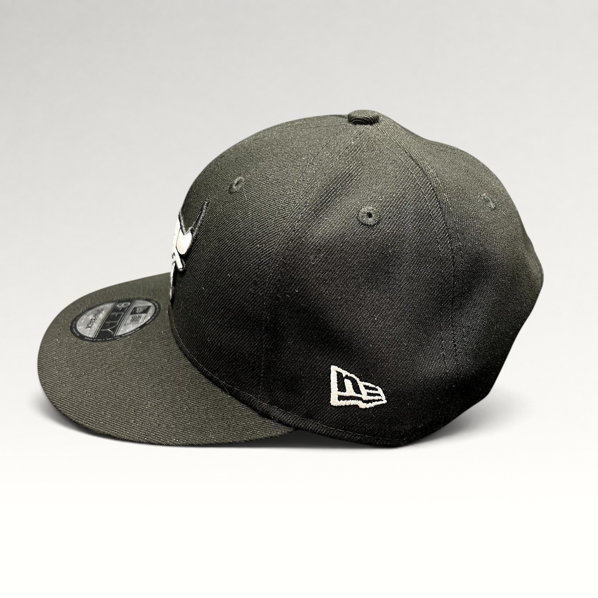 Raree Finds Chicago Bulls black and white 9FIFTY snapback hat with raised logo embroidery and flat visor