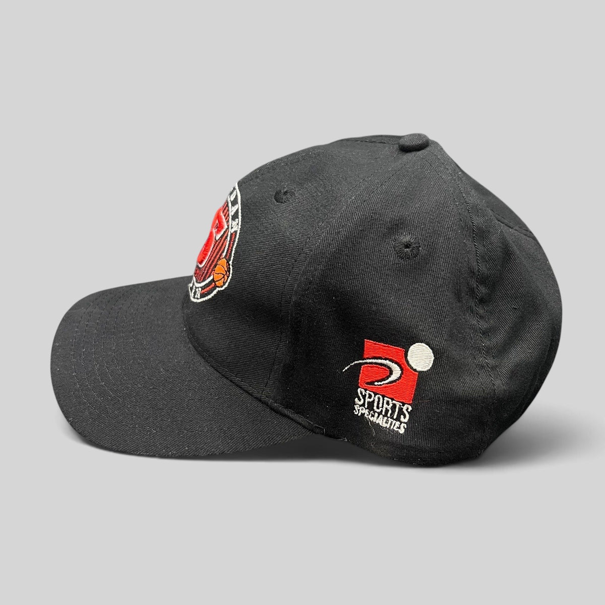 Raree Finds vintage Chicago Bulls 5th championship snapback by Sports Specialties in black with red embroidery