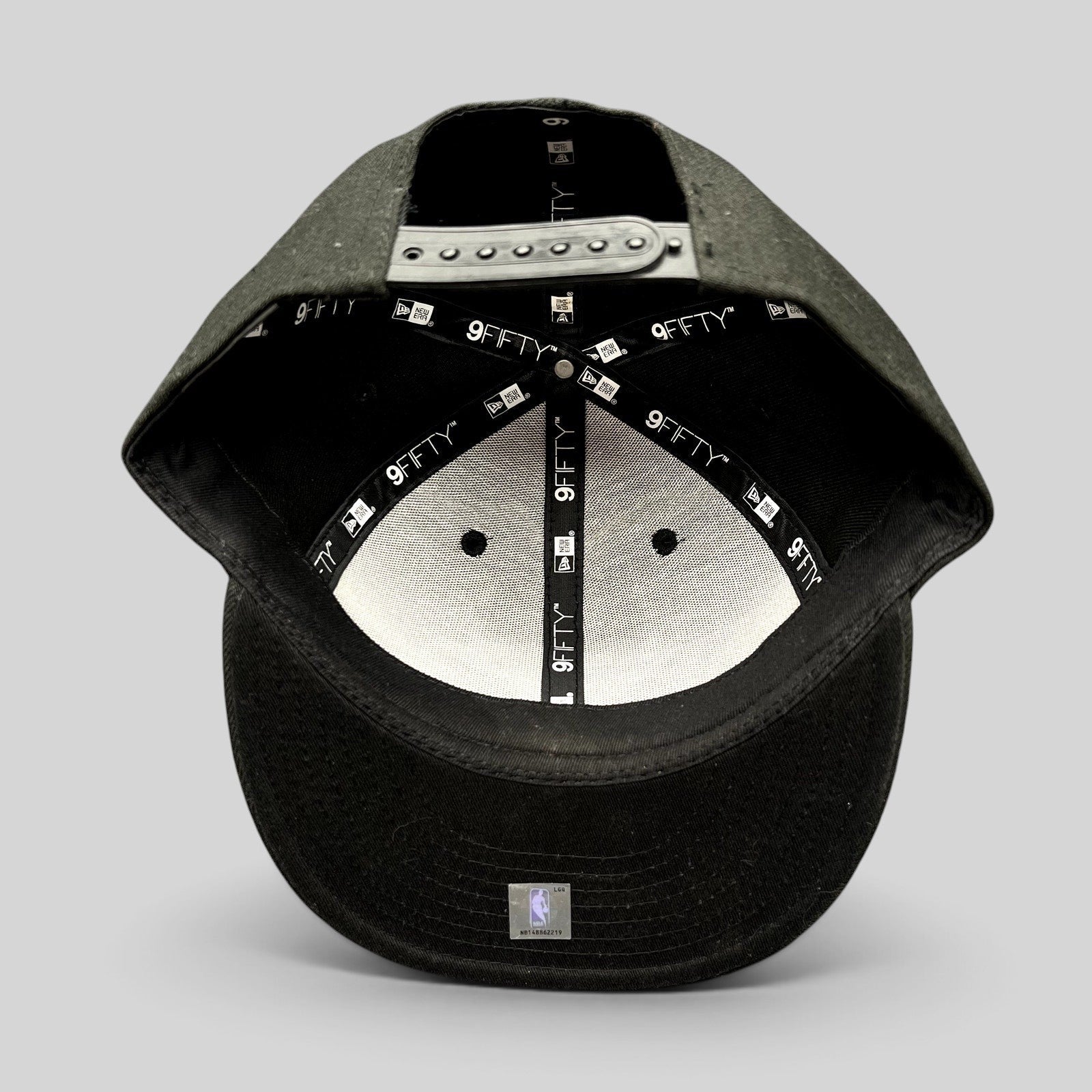 Raree Finds Chicago Bulls New Era 9FIFTY snapback hat interior view showing branded taping and NBA hologram sticker