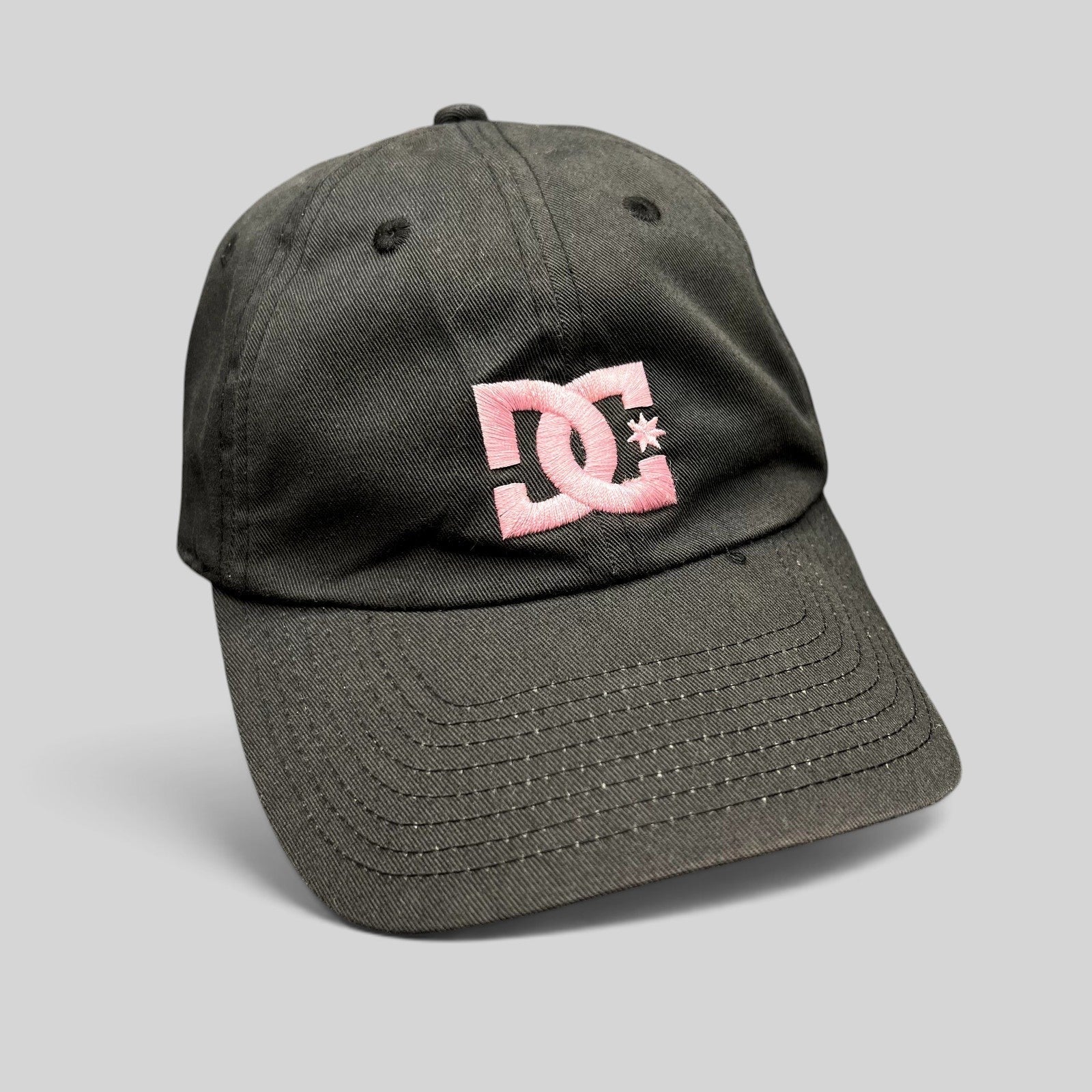 Raree Finds DC Shoes black cotton strapback hat with an embroidered pink logo in a low-profile skate style