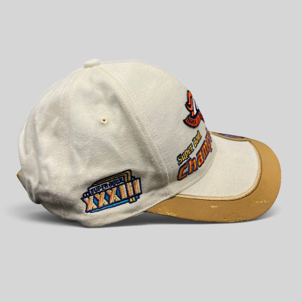 Raree Finds vintage Denver Broncos Super Bowl XXXII snapback hat in white with tan brim and championship embroidery.