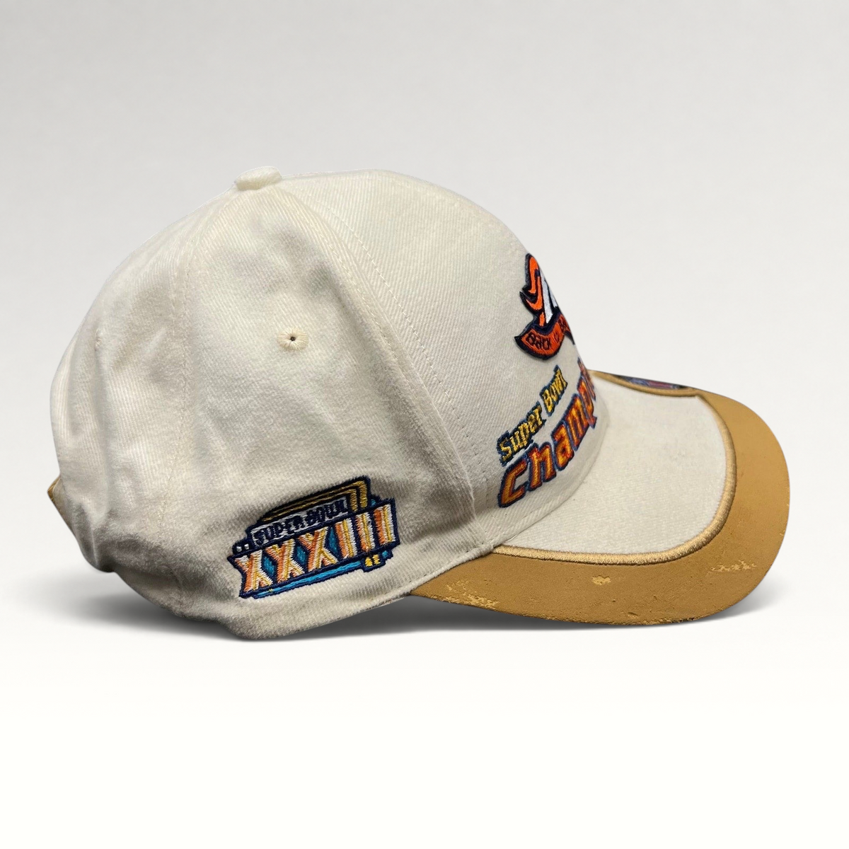 Raree Finds vintage Denver Broncos Super Bowl XXXII snapback hat in white with tan brim and championship embroidery.