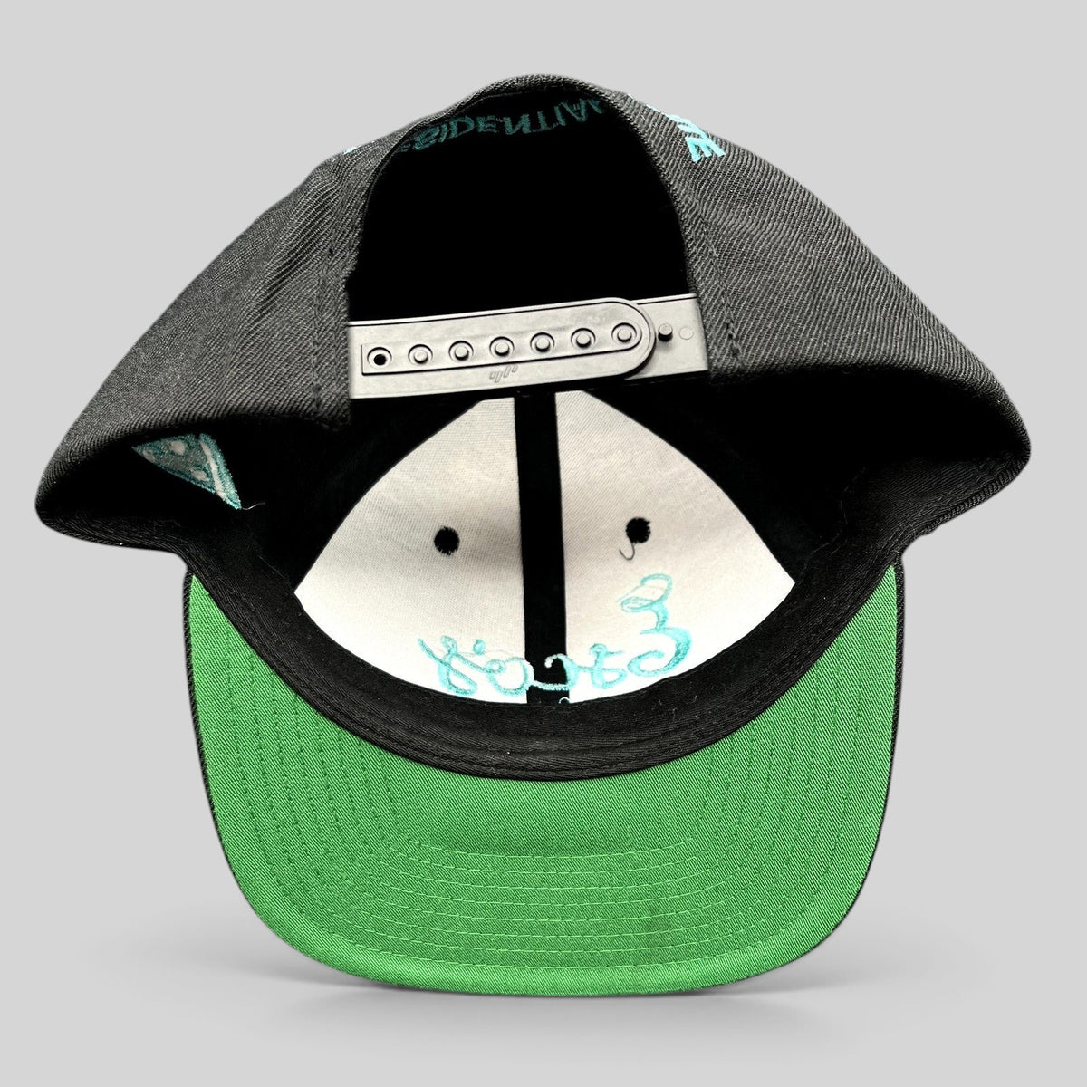 Raree Finds Esco’s Pizza snapback hat showing the interior, green undervisor, and adjustable black plastic closure.