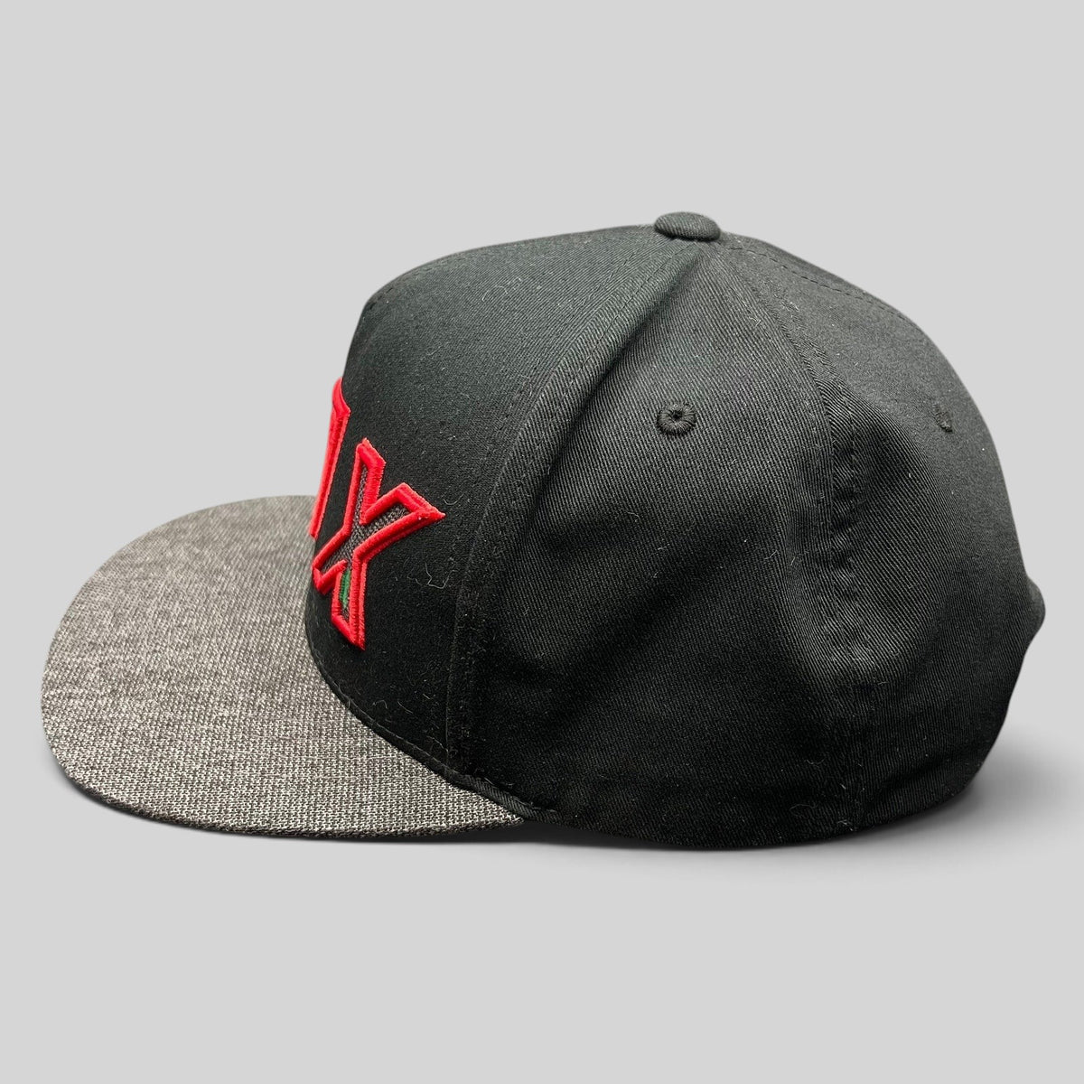 Raree Finds Fox Racing black snapback hat with red embroidered logo and heather gray flat bill