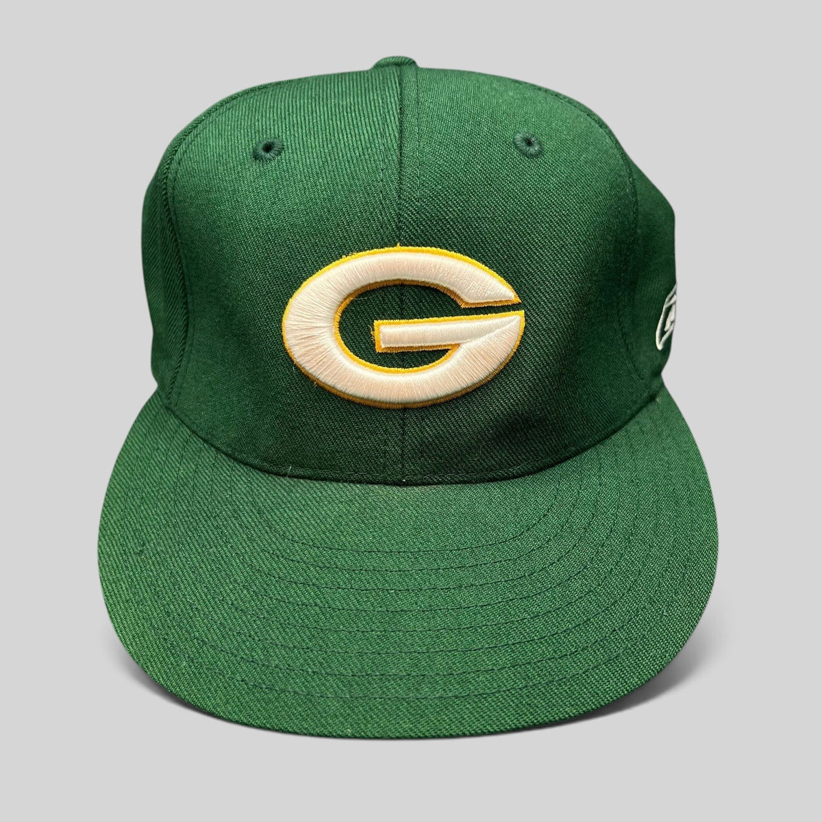 Raree Finds vintage Green Bay Packers Reebok on-field fitted hat in green with embroidered yellow and white G logo