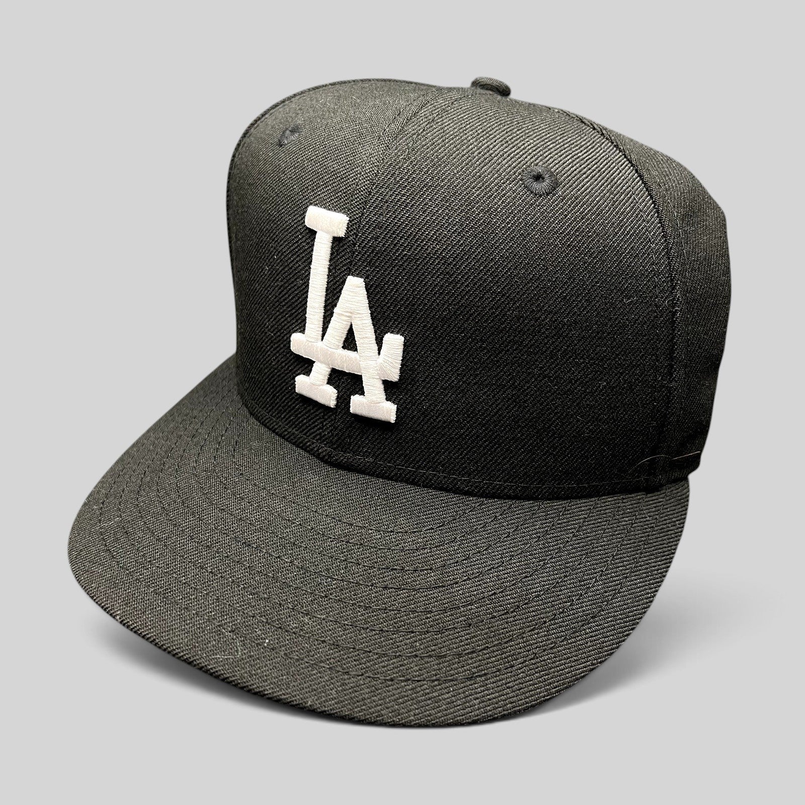 Raree Finds New Era LA Dodgers 59FIFTY fitted hat in black with a white embroidered LA logo and flat brim