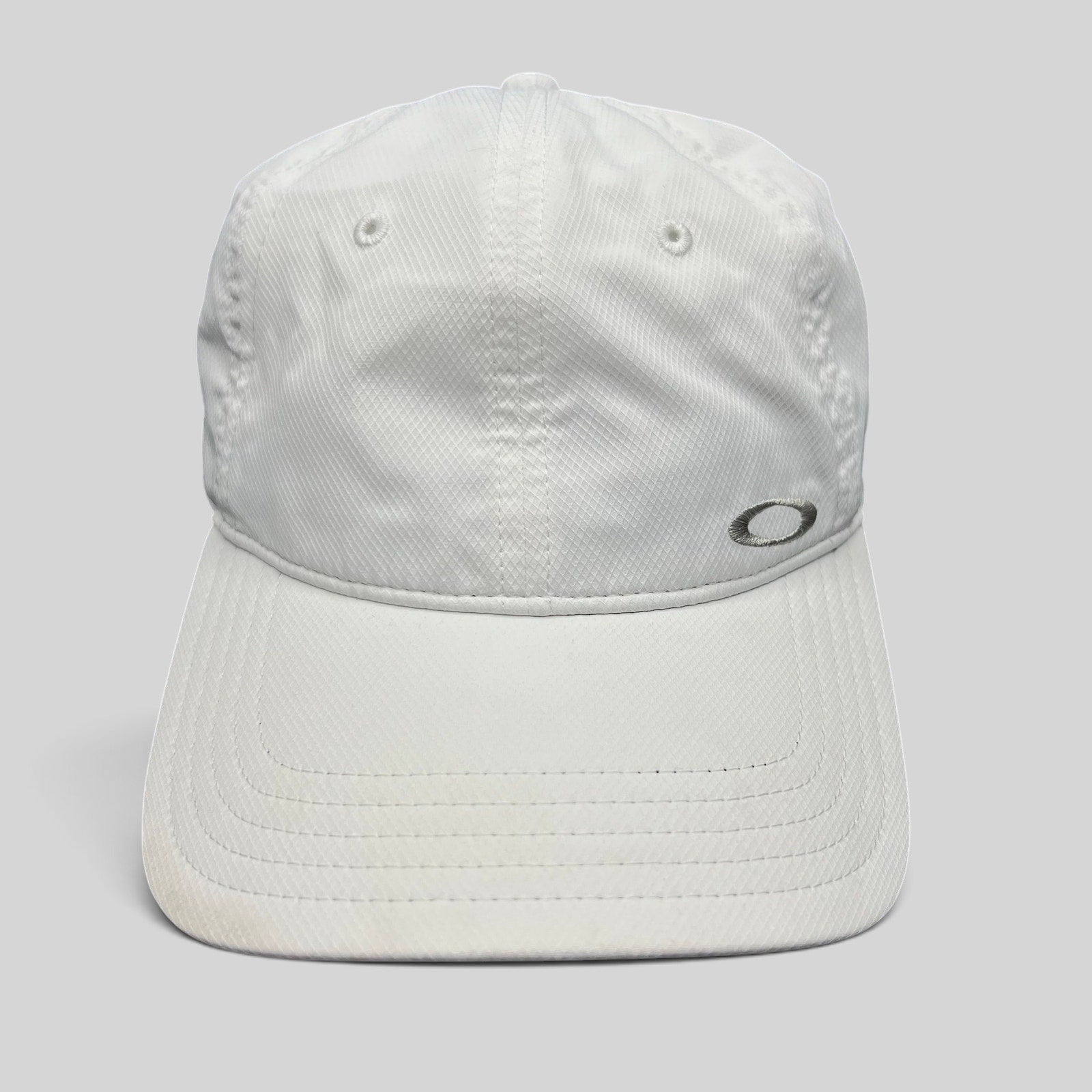 Raree Finds white Oakley Hydrolix performance hat with minimalist logo and moisture-wicking polyester fabric