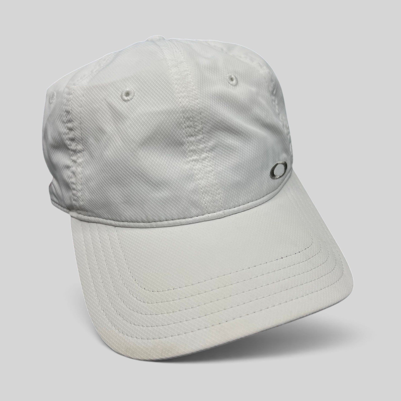 Raree Finds white Oakley Hydrolix performance hat with moisture-wicking polyester fabric and minimalist logo detail.