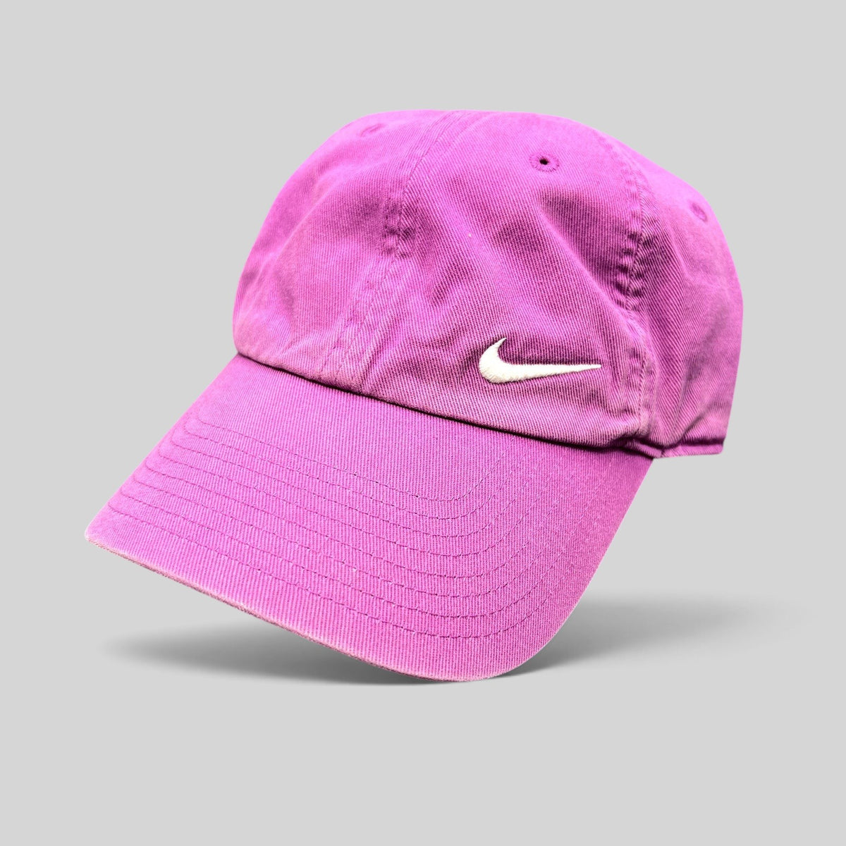 Raree Finds pink Nike Heritage86 cotton twill strapback hat with an embroidered white Swoosh logo and curved brim.