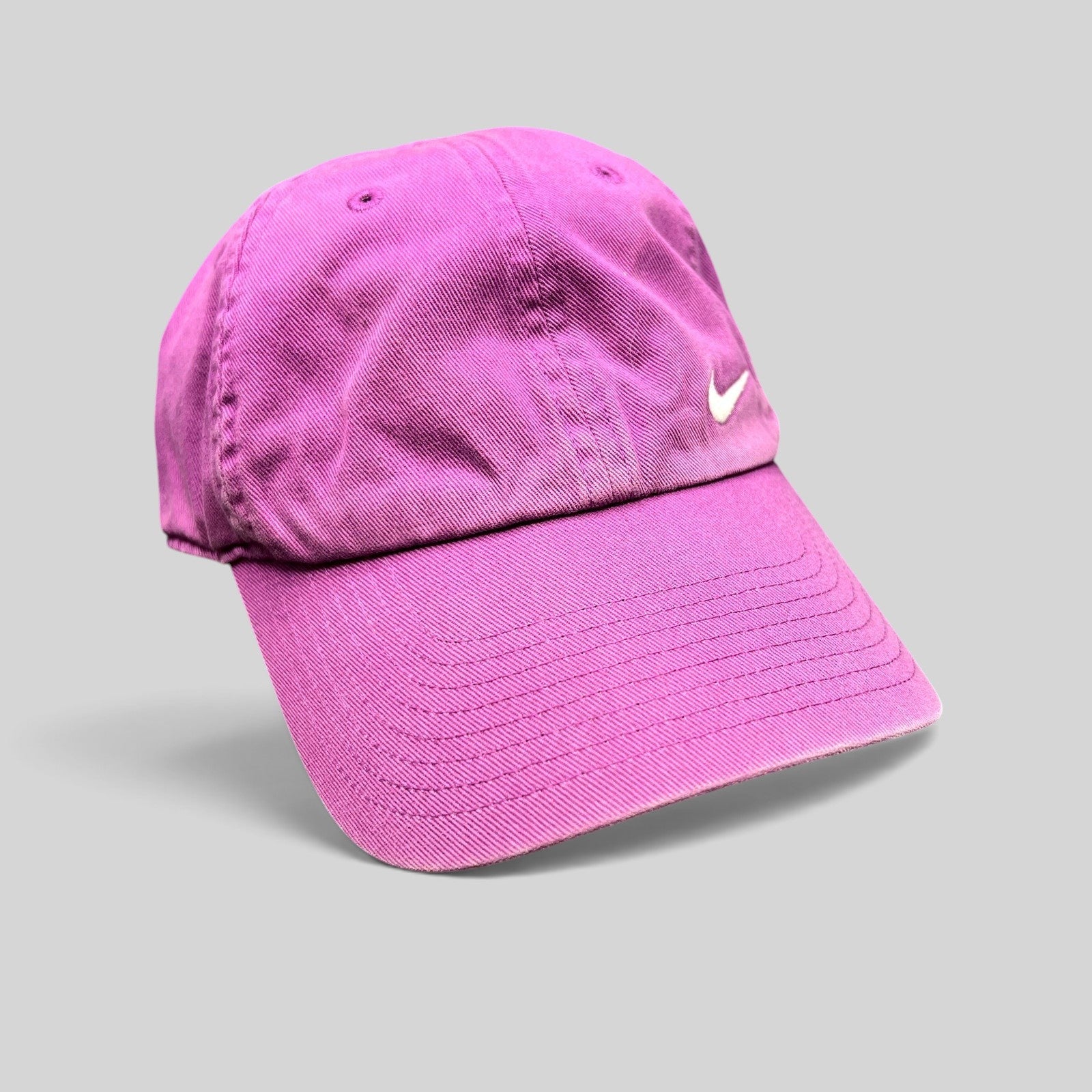 Raree Finds Nike Heritage86 pink cotton twill strapback hat with an embroidered white Swoosh logo and curved brim.