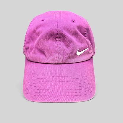 Raree Finds Nike Heritage86 pink cotton twill strapback hat with an embroidered white Swoosh logo and curved brim.