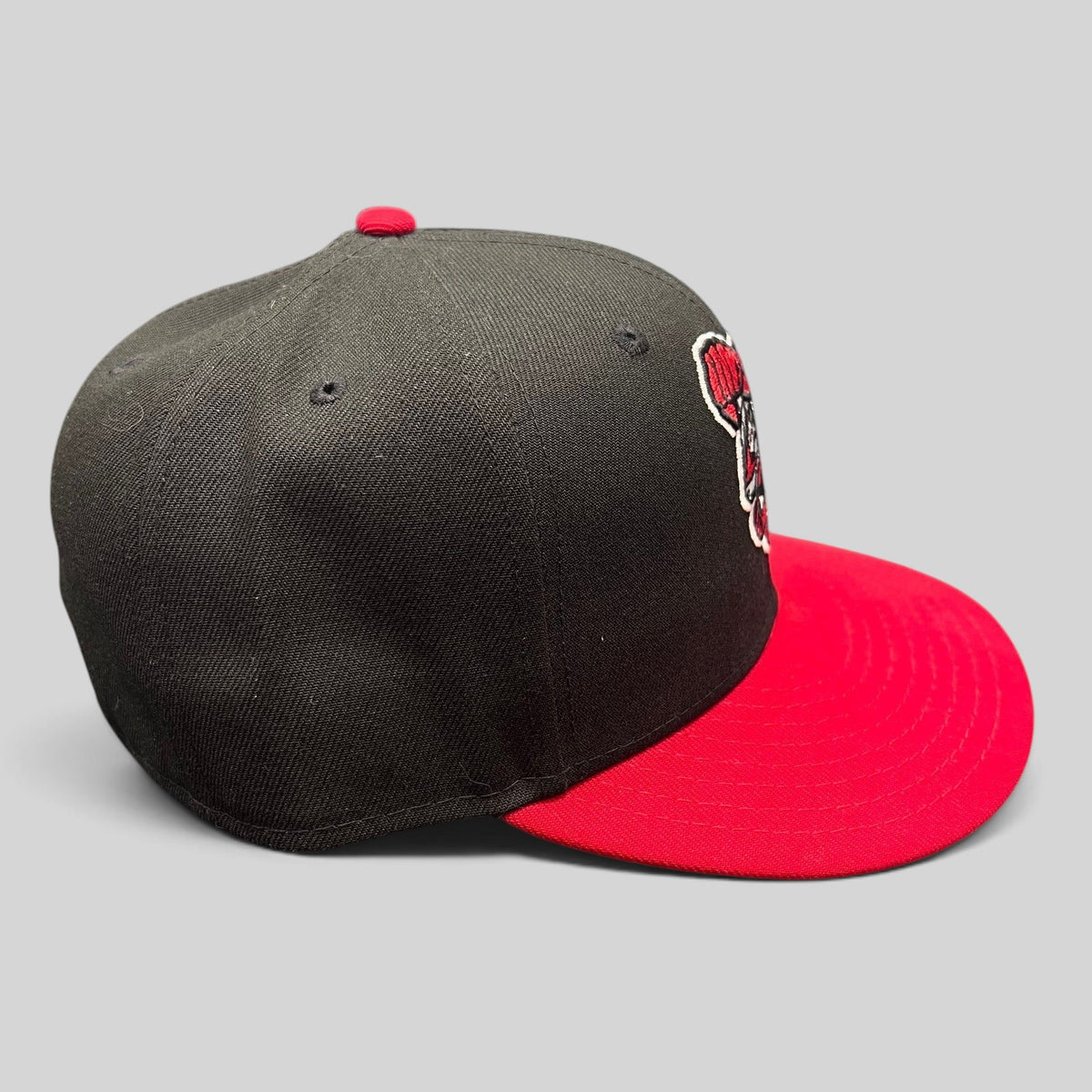 Raree Finds Richmond Flying Squirrels Marvel Defenders 59FIFTY fitted cap with black crown and red brim