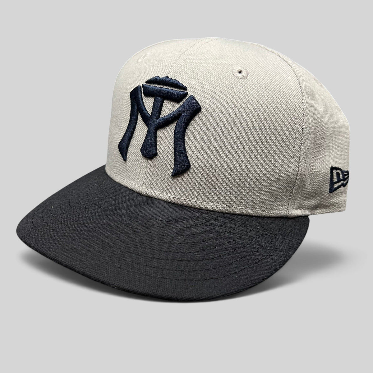Raree Finds Sultanes de Monterrey New Era 59FIFTY fitted hat with a light grey crown and black flat brim