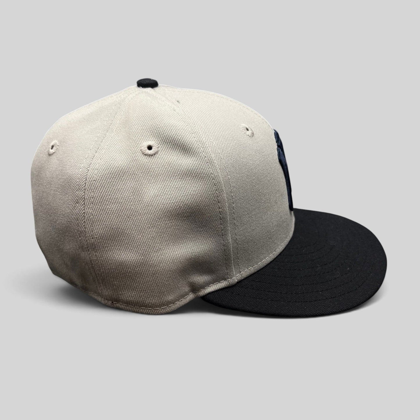 Raree Finds Sultanes de Monterrey New Era 59FIFTY fitted hat with a light grey crown and black flat brim