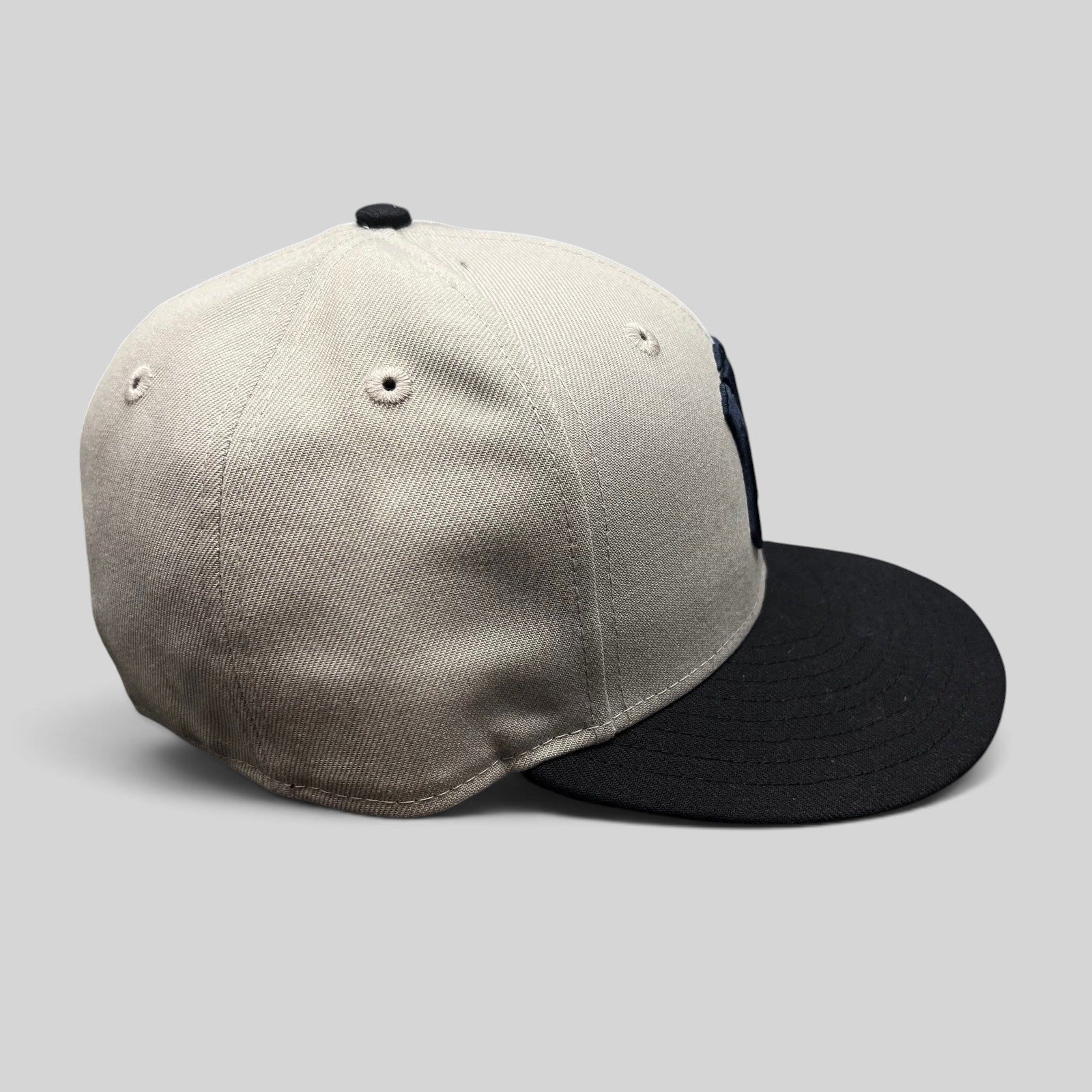 Raree Finds Sultanes de Monterrey New Era 59FIFTY fitted hat with a light grey crown and black flat brim