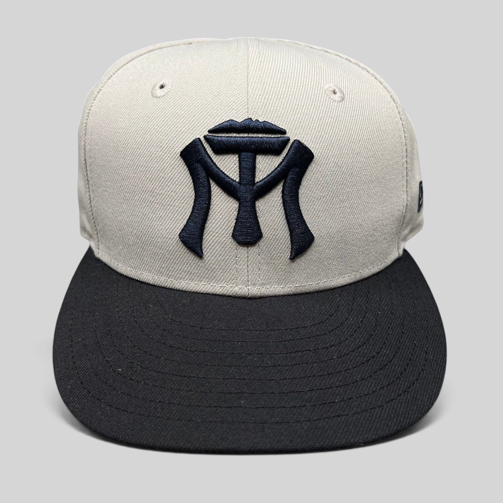 Raree Finds Sultanes de Monterrey New Era 59FIFTY fitted hat with a light grey crown and black flat brim