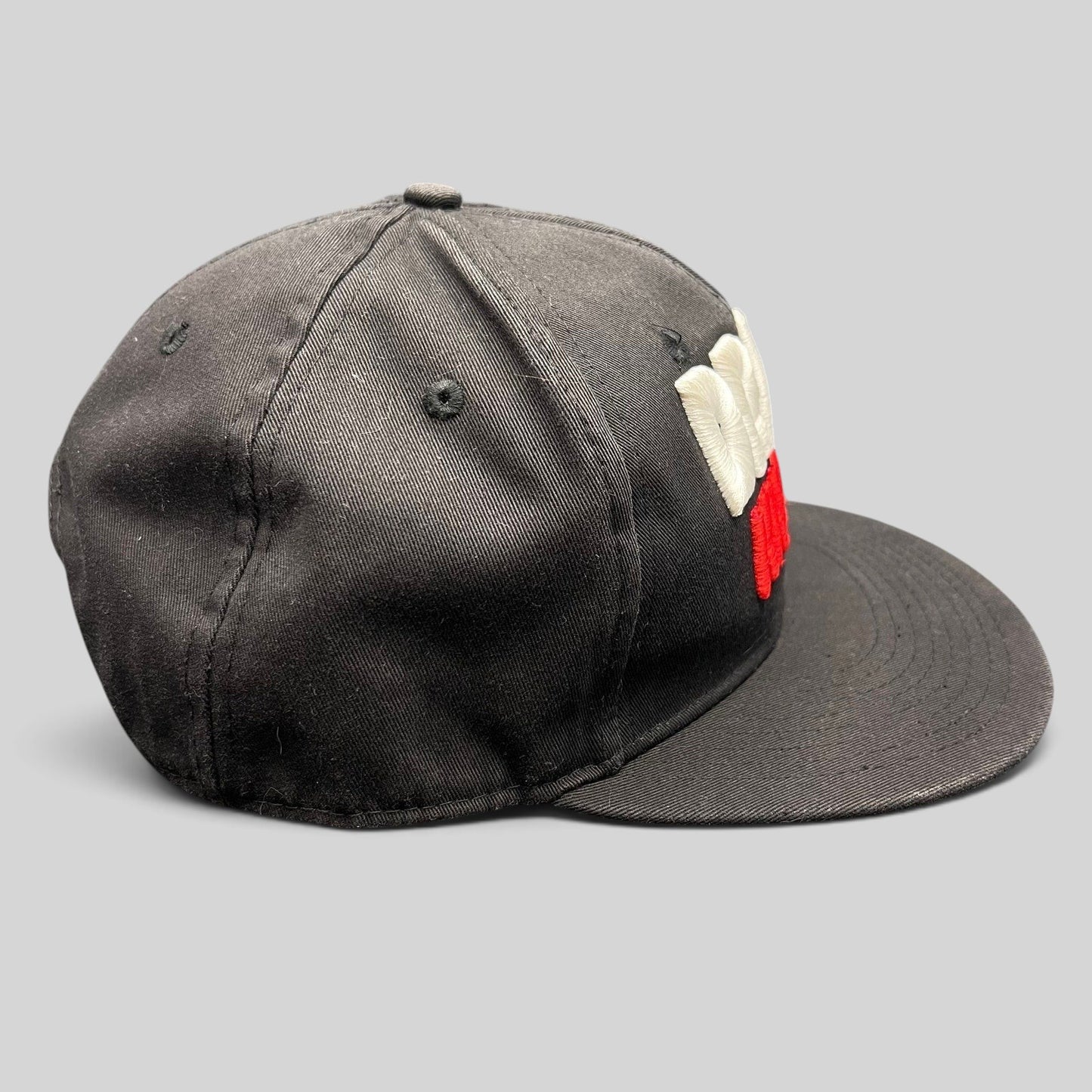 Raree Finds vintage black snapback hat with 3D embroidered Drake Knows text in white and red lettering.