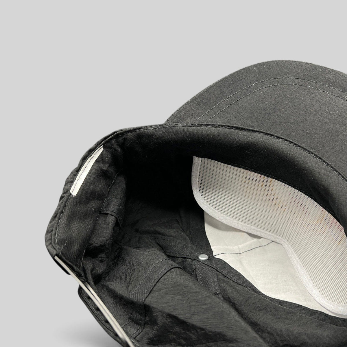 Raree Finds vintage 1995 Aspen Air Show black nylon snapback hat interior view showing white mesh lining