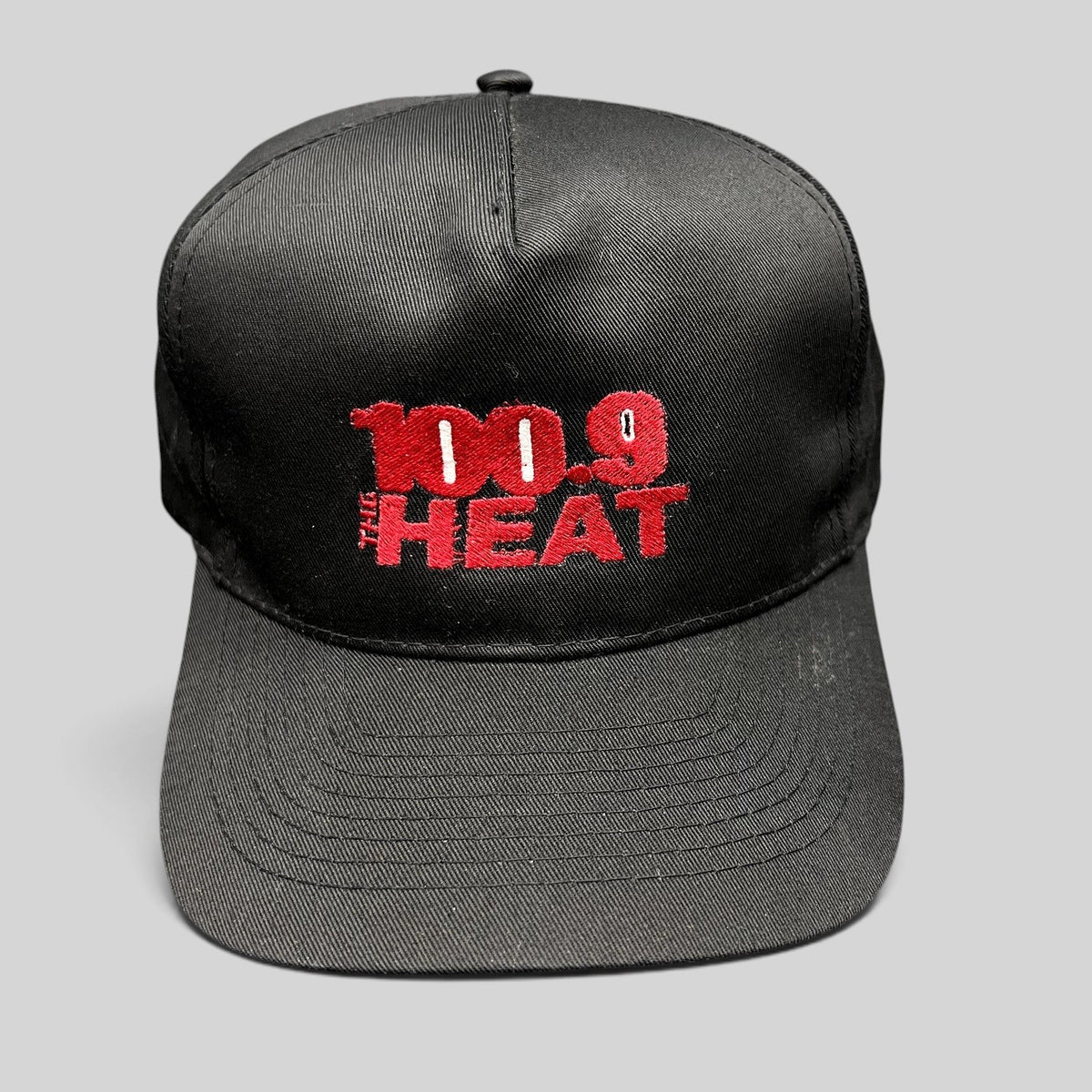 Raree Finds vintage 90s 100.9 The Heat radio station black snapback cap with bold red embroidered front logo