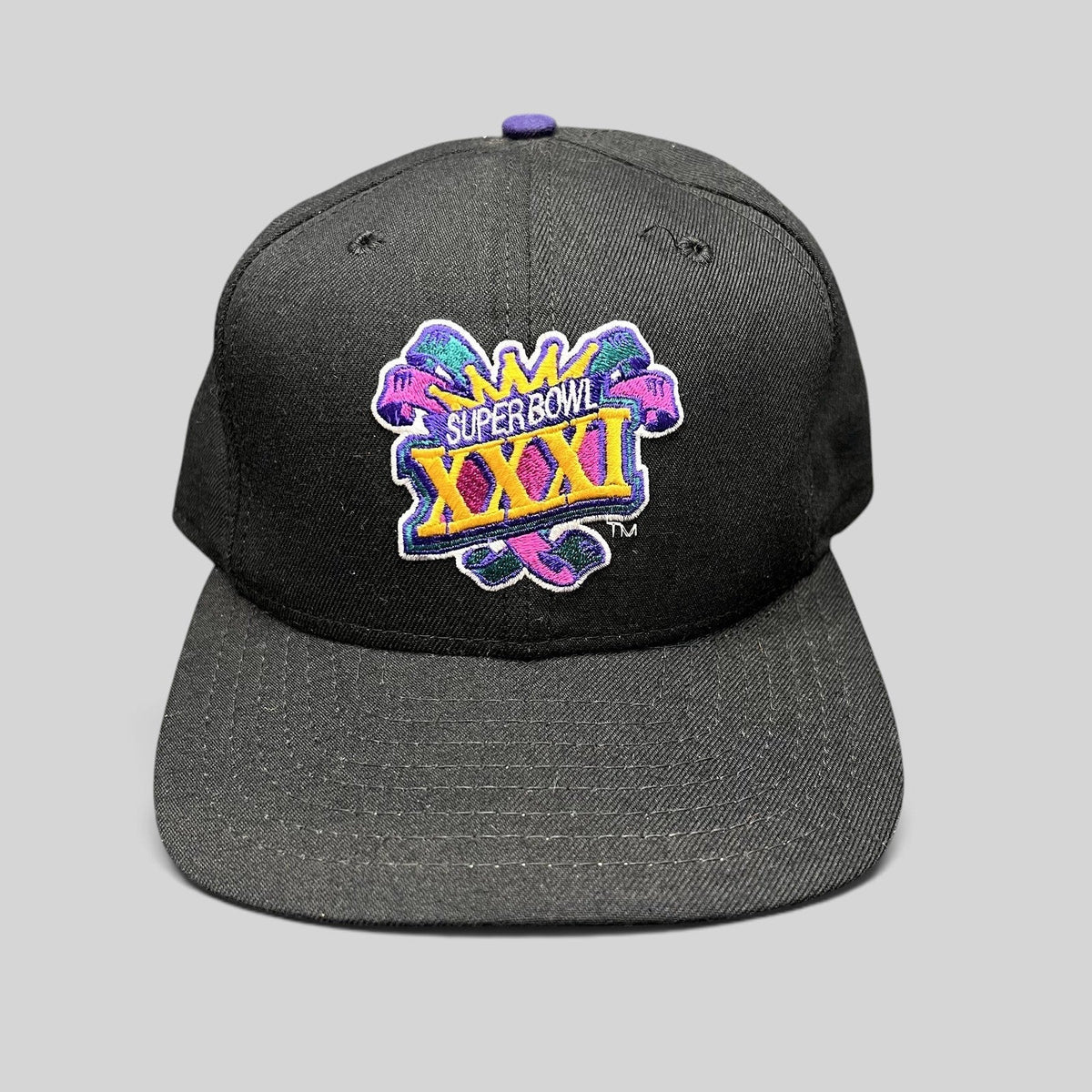 Raree Finds vintage 1997 Super Bowl XXXI New Era snapback hat in black with colorful embroidered logo