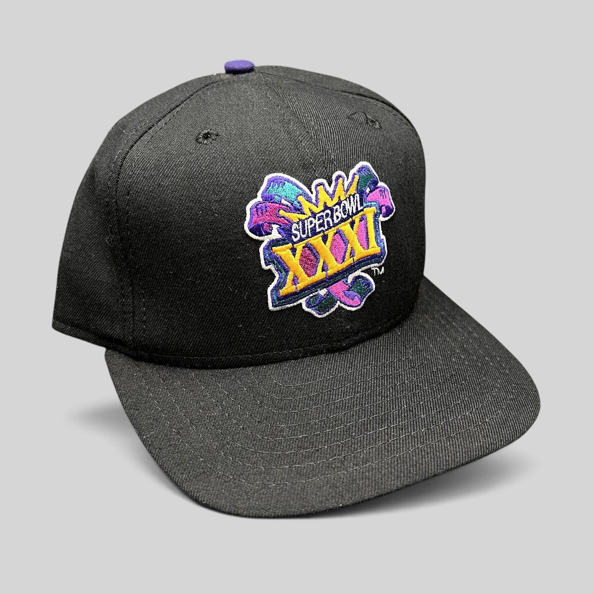 Raree Finds vintage 1997 Super Bowl XXXI New Era snapback hat in black with colorful embroidered logo