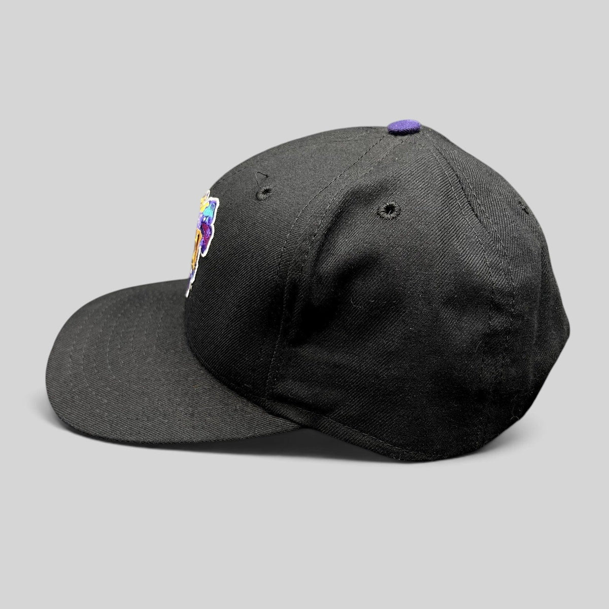 Raree Finds vintage 1997 Super Bowl XXXI New Era snapback hat in black with colorful embroidered logo and purple button