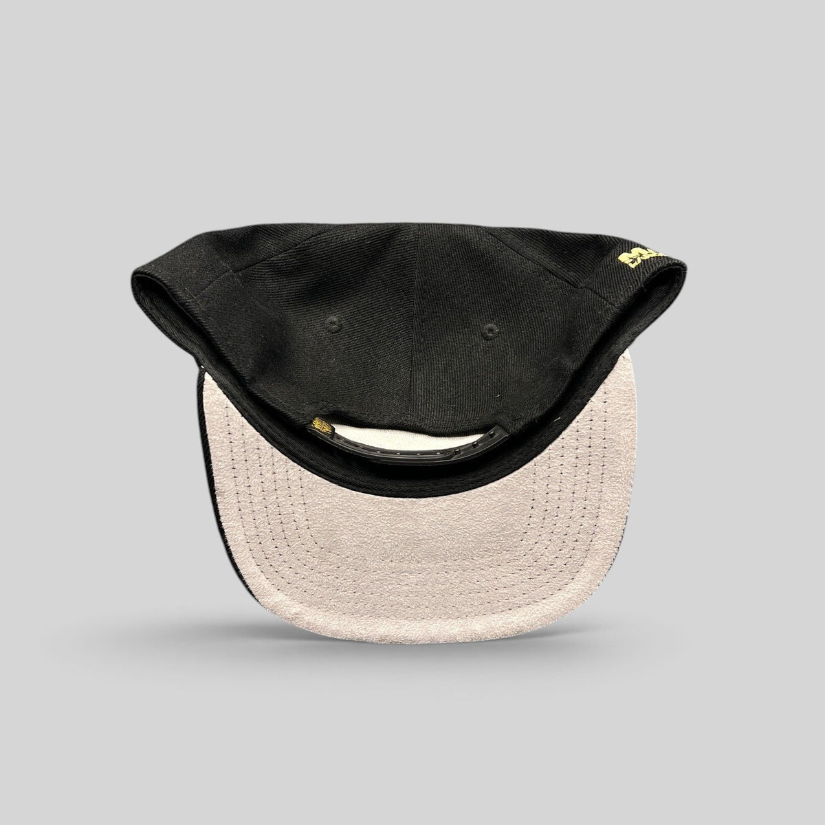 Raree Finds vintage 2017 XXL Freshman Class snapback hat in black with a white underbrim and adjustable back closure