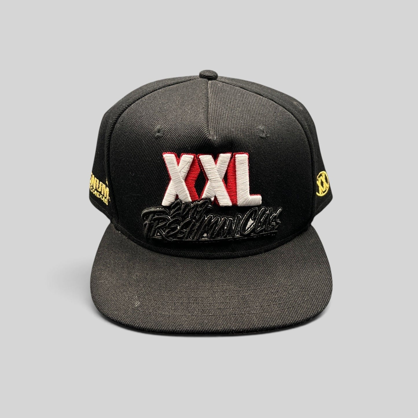Raree Finds vintage 2017 XXL Freshman Class black snapback hat with 3D embroidery and gold side branding