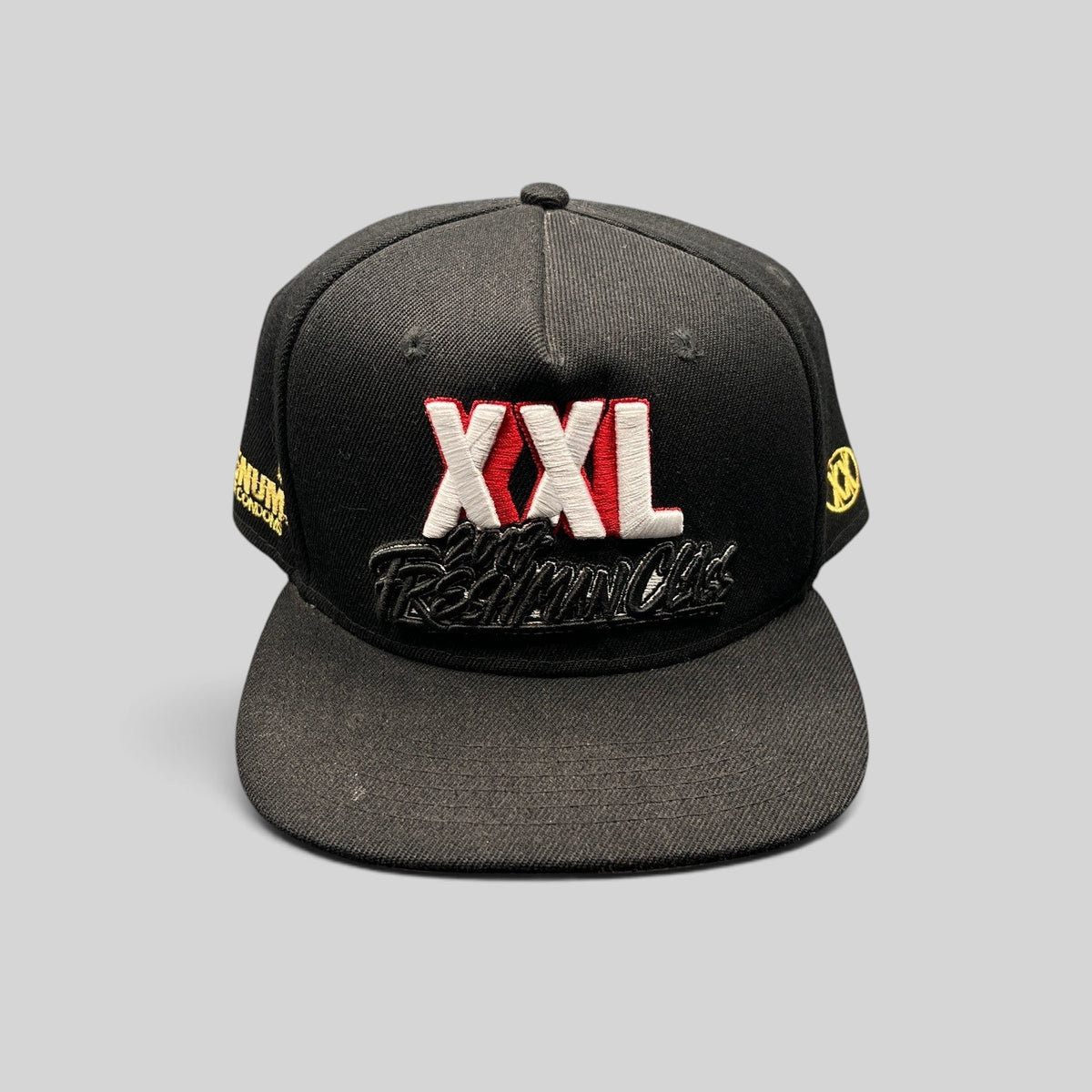 Raree Finds vintage 2017 XXL Freshman Class black snapback hat with 3D embroidery and gold side branding