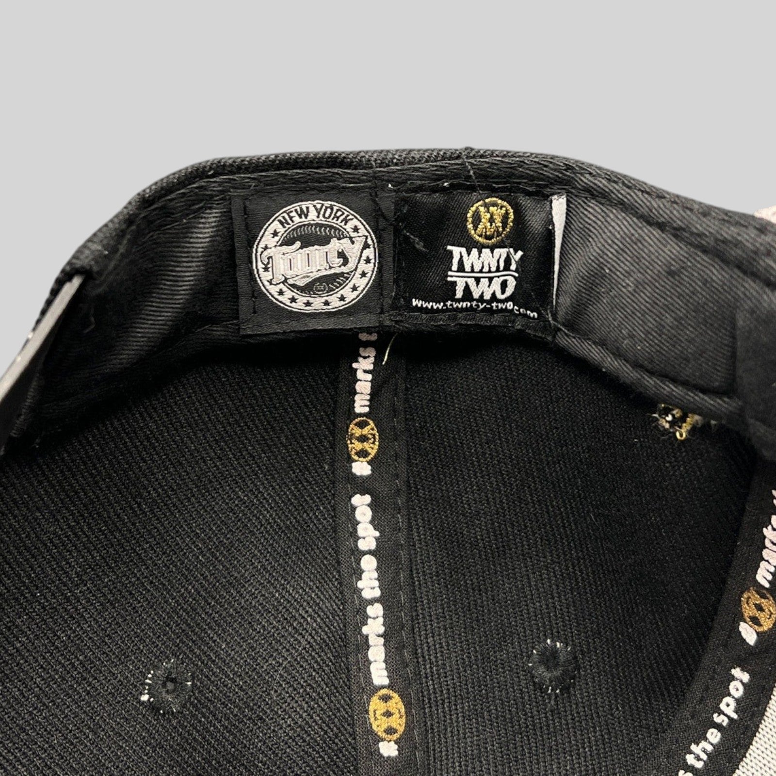 Raree Finds vintage 2017 XXL Freshman Class snapback interior showing TWNTY TWO brand labels and branded seam tape