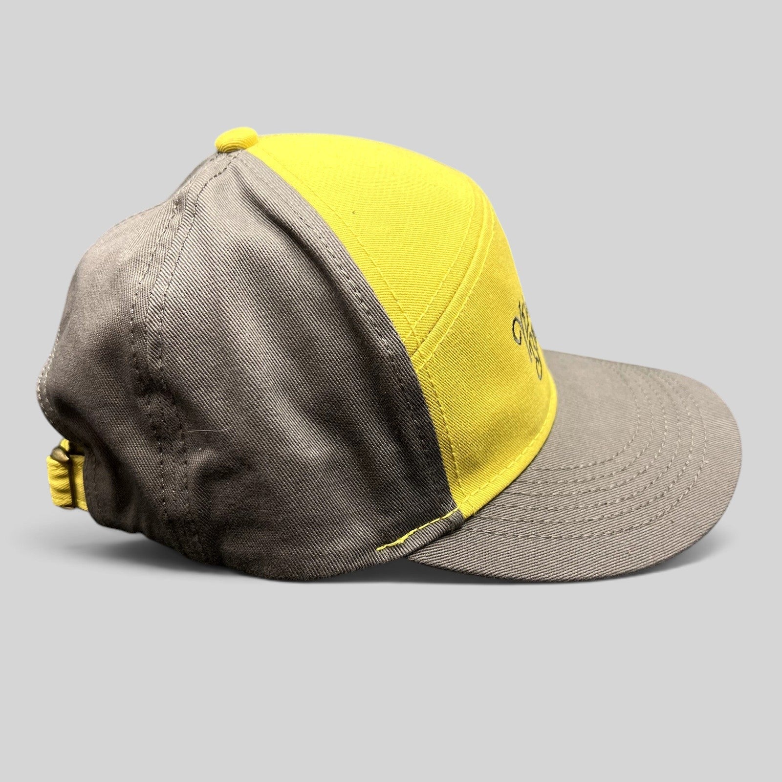 Raree Finds Yellowstone Brewing Co two-tone yellow and gray cotton strapback hat with curved brim and brass buckle